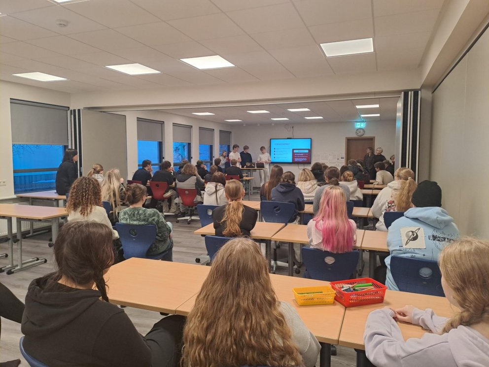 Heimsókn nemenda úr 10.bekk Borgarhólsskóla