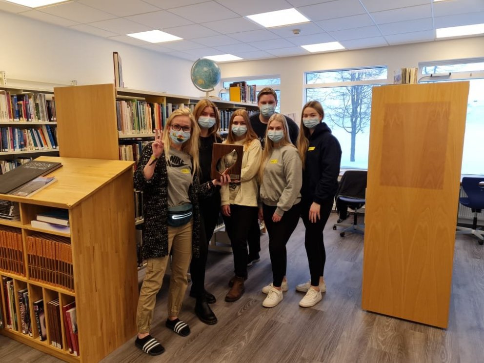 Verðlaunin komin í hús