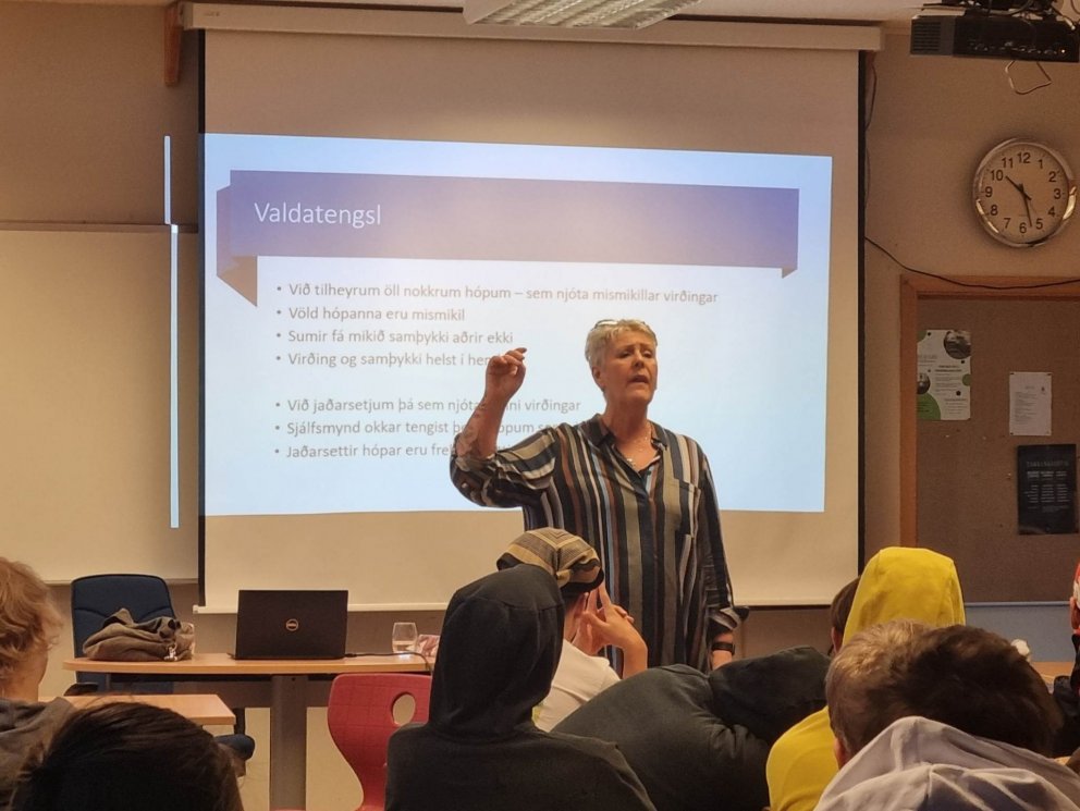 Skólafundur um ofbeldi.