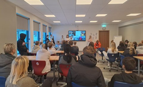 Nemendur úr 10.bekk Borgarhólsskóla í heimsókn