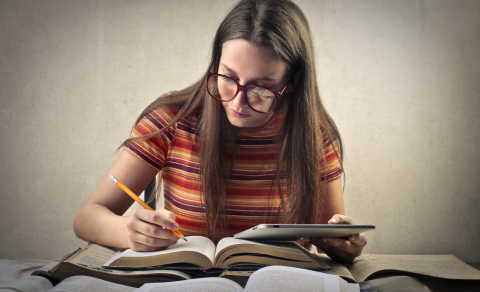 Lengri opnun í prófatíð