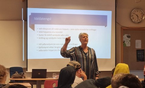 Skólafundur um ofbeldi.